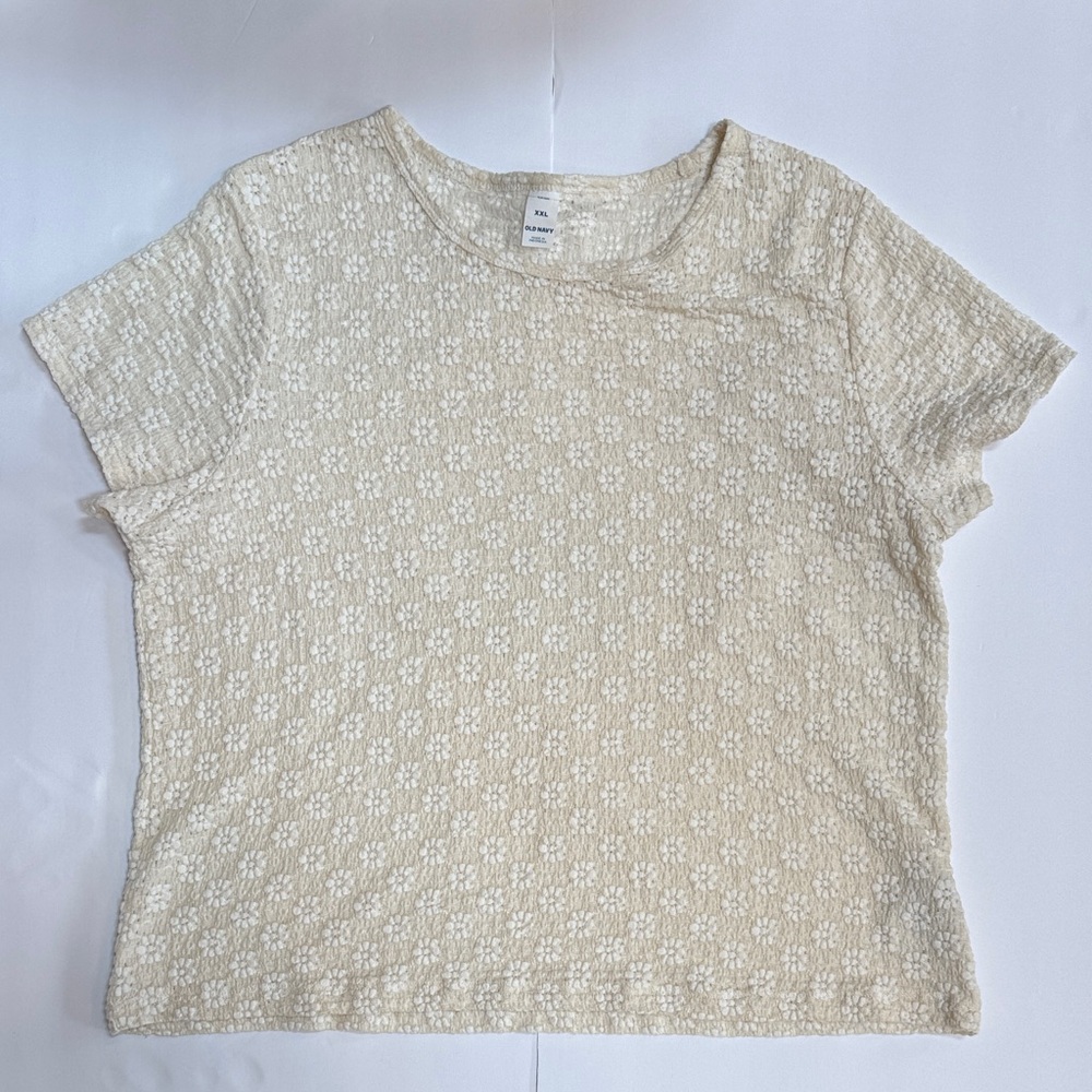 Old Navy Cream Daisy Lace-Texture Short Sleeve Tee